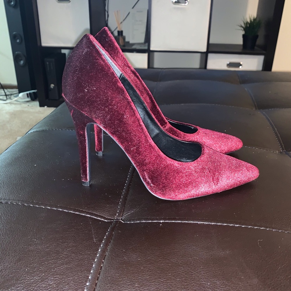 Velvet burgundy pointed toe pumps